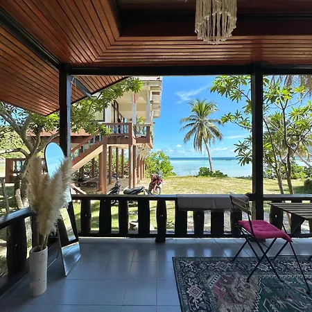 Beachfront House In Chaloklum Mae Haad Exterior photo