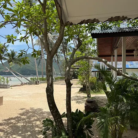 Beachfront House In Chaloklum Mae Haad Exterior photo