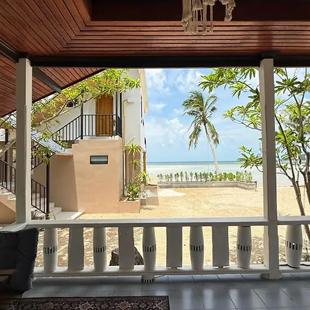 Beachfront House In Chaloklum Mae Haad Exterior photo