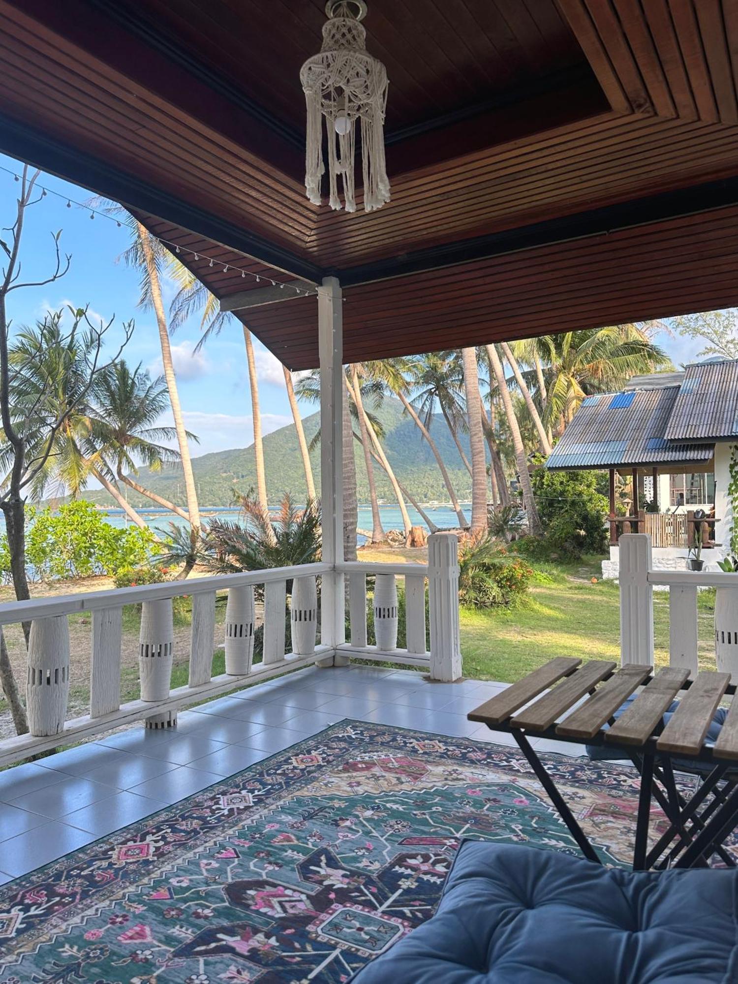 Beachfront House In Chaloklum
