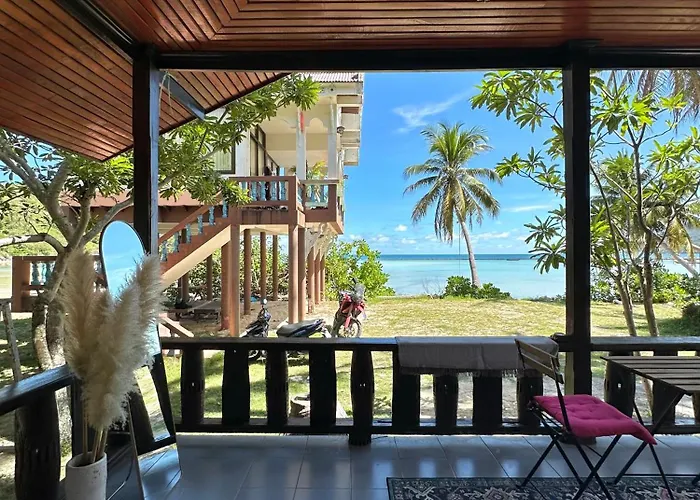 Beachfront House In Chaloklum