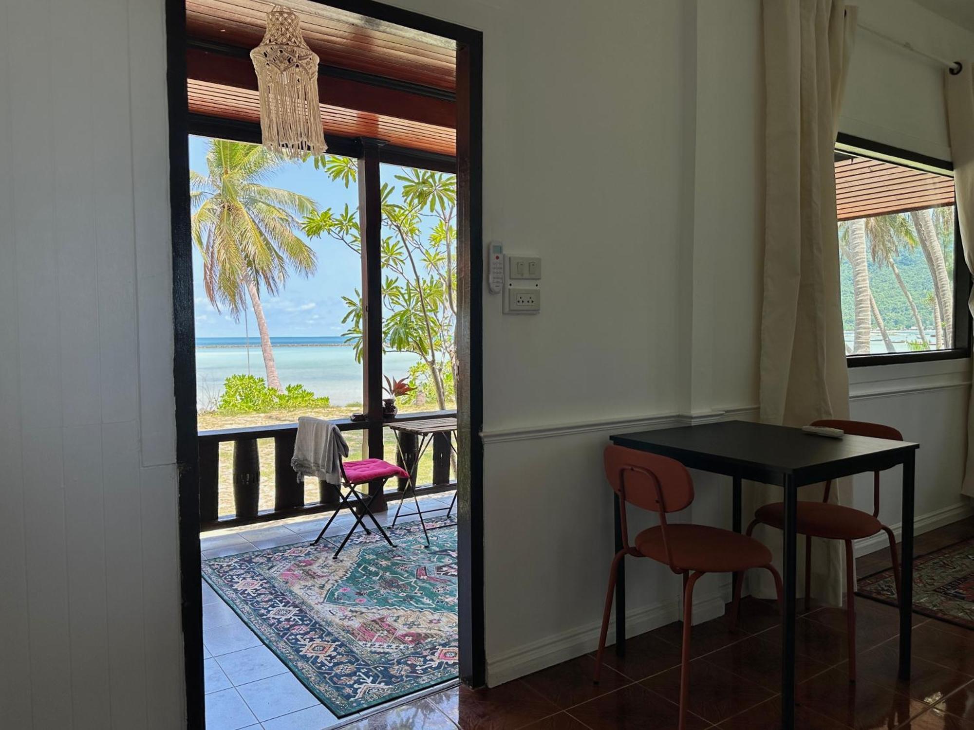 Beachfront House In Chaloklum *